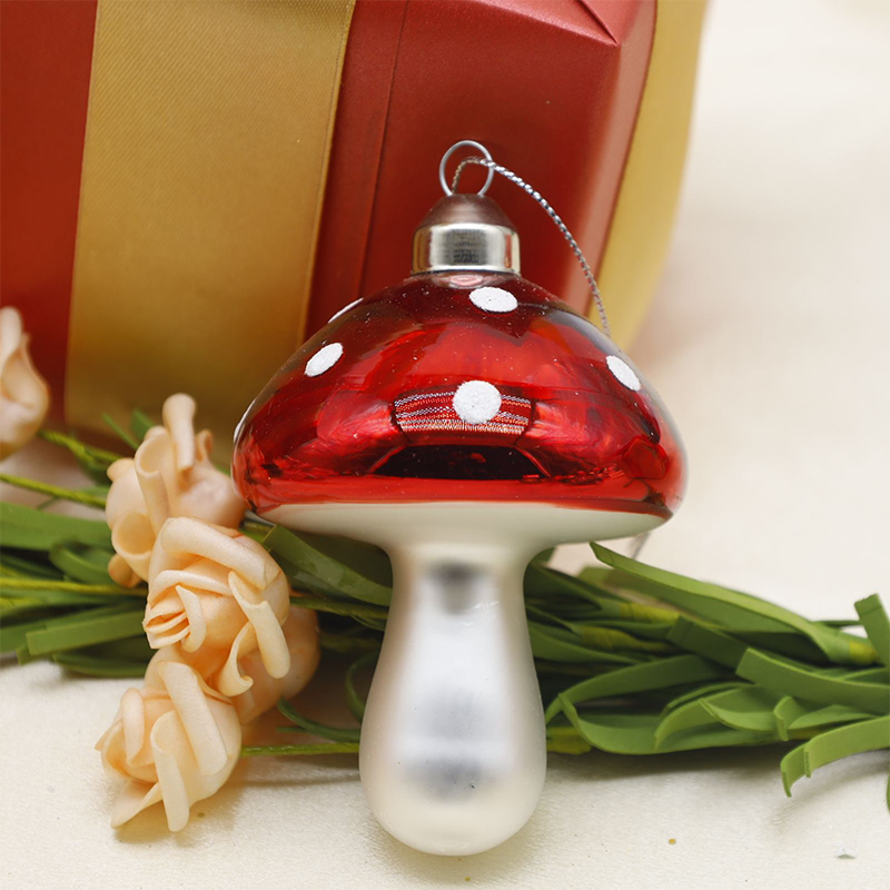 Hugis Gulay na Christmas Glass Hanging Ornaments