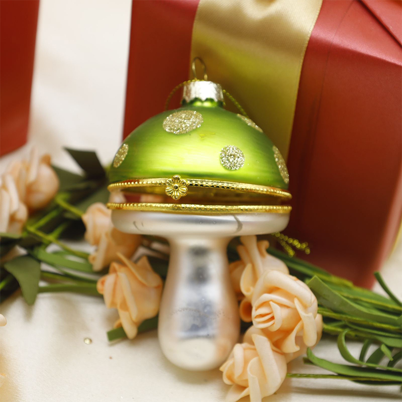 Hugis Gulay na Christmas Glass Hanging Ornaments